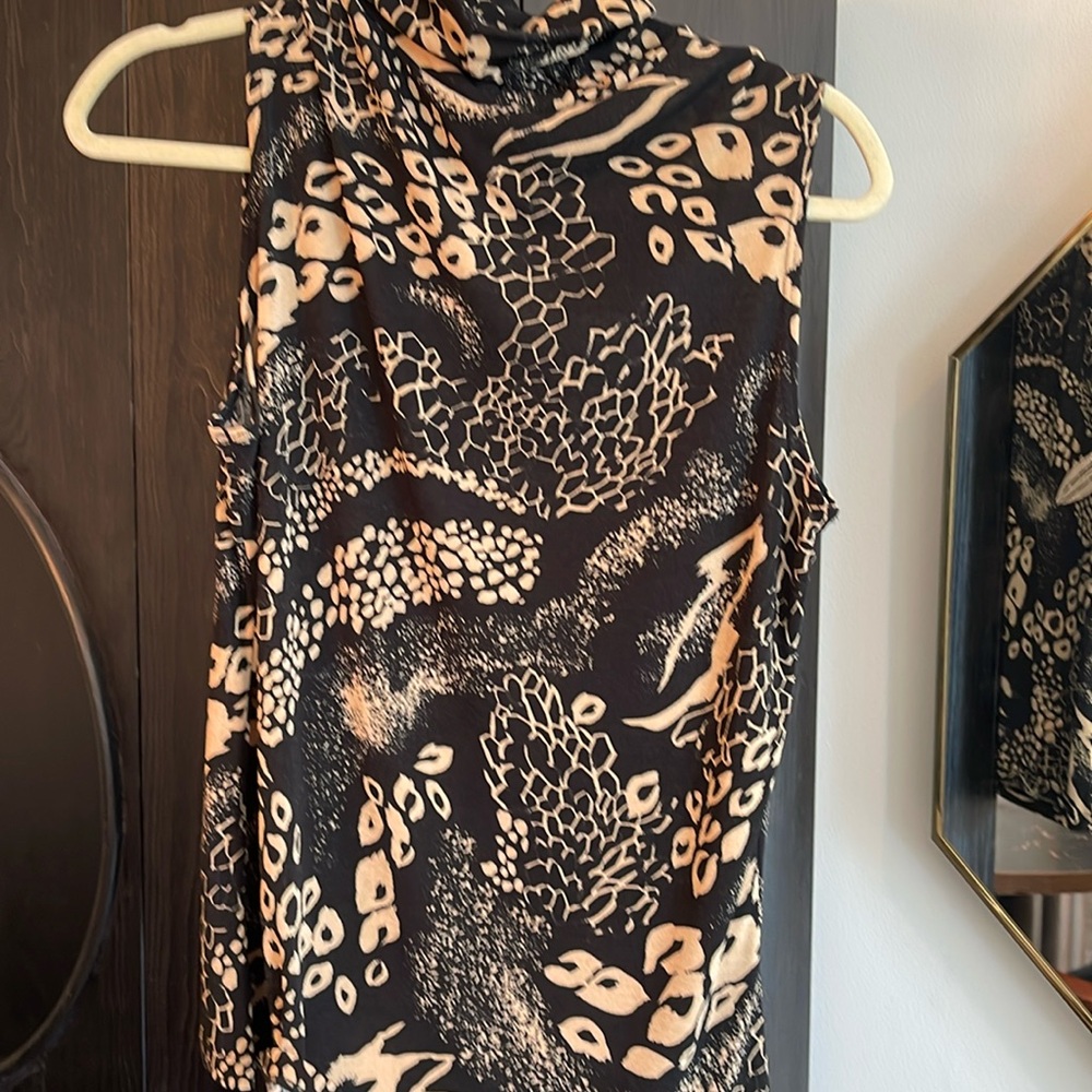 Susan Lawrence top